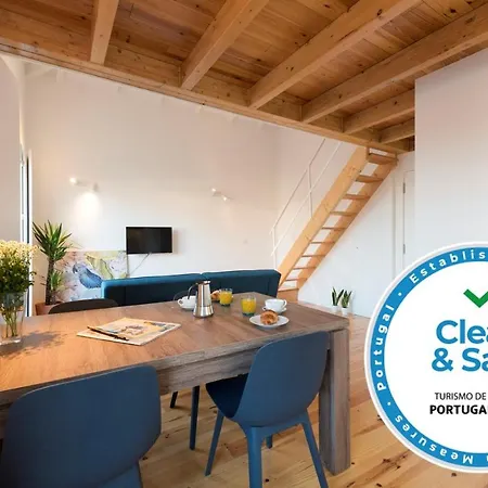 The Blue Parrot Apartment