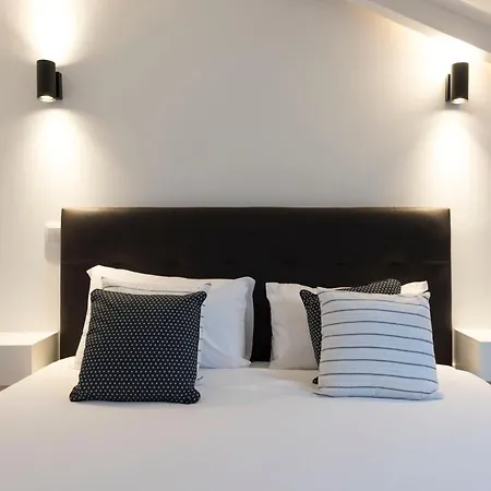 The Blue Parrot Apartment